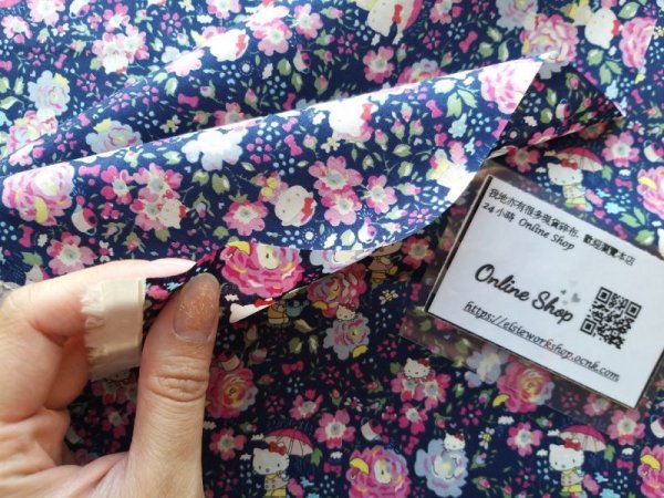 Photo4: ➖ 減價｜‼️不適用於 滿 $350 包郵 及 滿 $600 減 $30｜💢 深藍 有 1 m  現貨｜🇯🇵 日本布｜Liberty ~ 柔軟 、輕盈｜45週年版｜Hello Kitty and Rose Garden 2019 💕 客人作品分享系列 💕  (4)