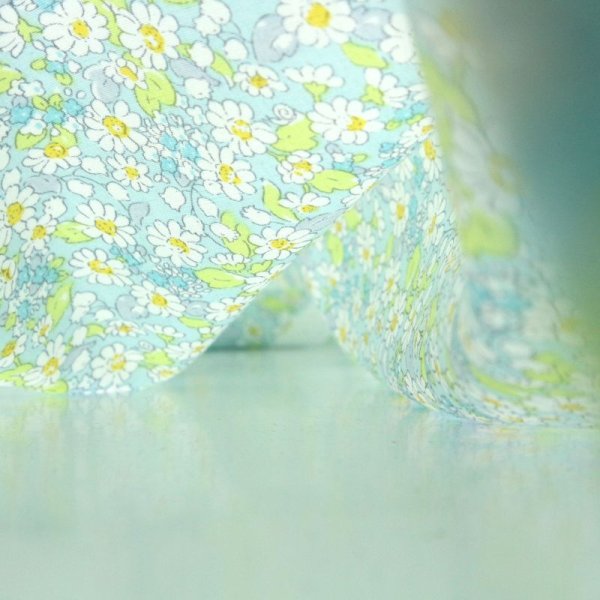 Photo2: ➖ 減價｜‼️不適用於 滿 $350 包郵 及 滿 $600 減 $30｜💢藍 1y 現貨｜🇹🇼 台灣製｜100% 棉 薄｜🌼 白色小雛菊｜花｜碎花 (2)