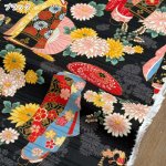 Photo8: 【1米 價格】🟣日本製｜💢 非 現貨｜100% 棉 ~ 竹節緞面布料｜和風 和柄 舞妓圖案｜2025年 5月 (8)