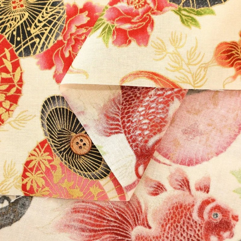 Photo7: 🌸和風感覺滿滿【日本選物｜預訂商品（約15–20日到貨）】🟡日本製｜100% 棉 床單厚度｜百華繚蘭 金魚與和傘圖案｜2026年 4月｜附【8款實用建議 及 迷你斜孭袋 建議用布量 參考】 (7)