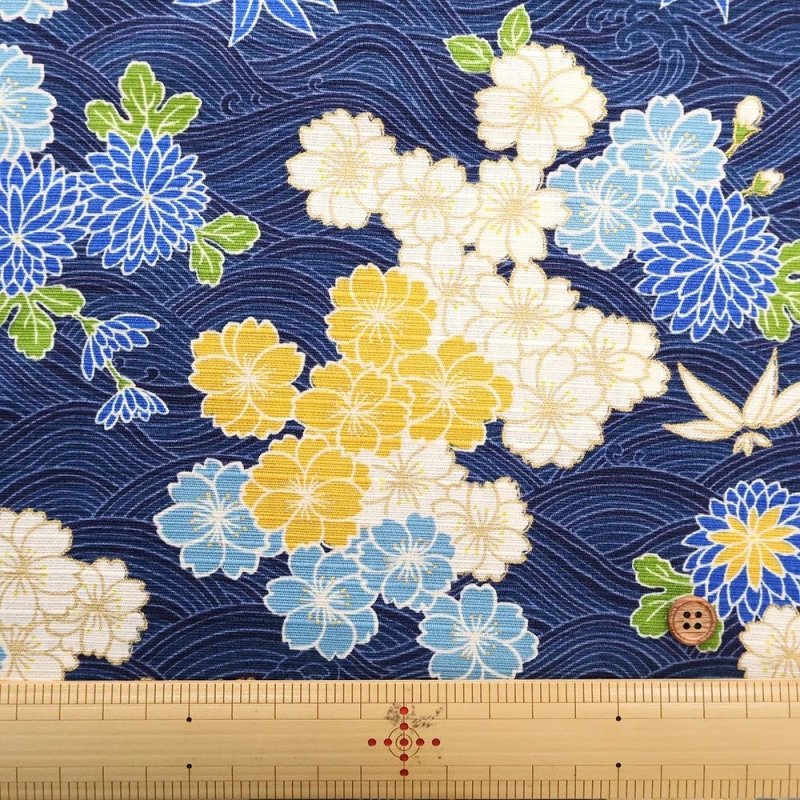 Photo2: 帶有好運連綿的🌊青海波 日本傳統紋樣【日本選物｜預訂商品（約15–20日到貨）】🟡日本製｜100% 棉 薄 ｜花朵 小菊｜2026年 5月 (2)