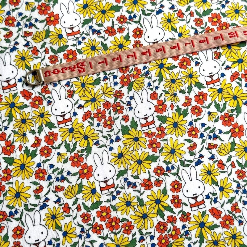 Photo2: Prairie Day🐰Miffy【預訂商品（約 20日到貨）】🟣日本製｜100% 棉 ~ Liberty Tana Lawn 棉布 💡非常輕薄💡柔軟💡透氣💡表面帶有一種類似絲綢咁光滑細緻嘅質感｜⭐米菲⭐罌粟與雛菊⭐線條簡潔的花朵⭐取自1963年繪本的米菲早期形象｜2026年 7月 (2)