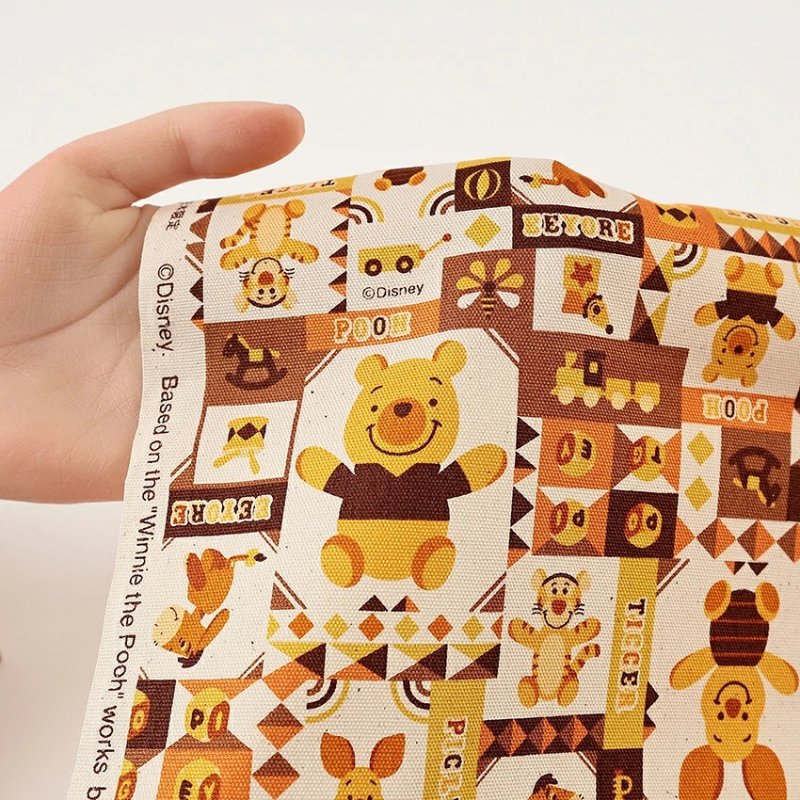 Photo6: 💕Winnie The Pooh【預訂商品（約 20日到港）】🔴日本製｜100% 棉 ~ 牛津布｜Disney 小熊維尼 懷舊復古風的方塊拼布風｜2026年 9月 (6)