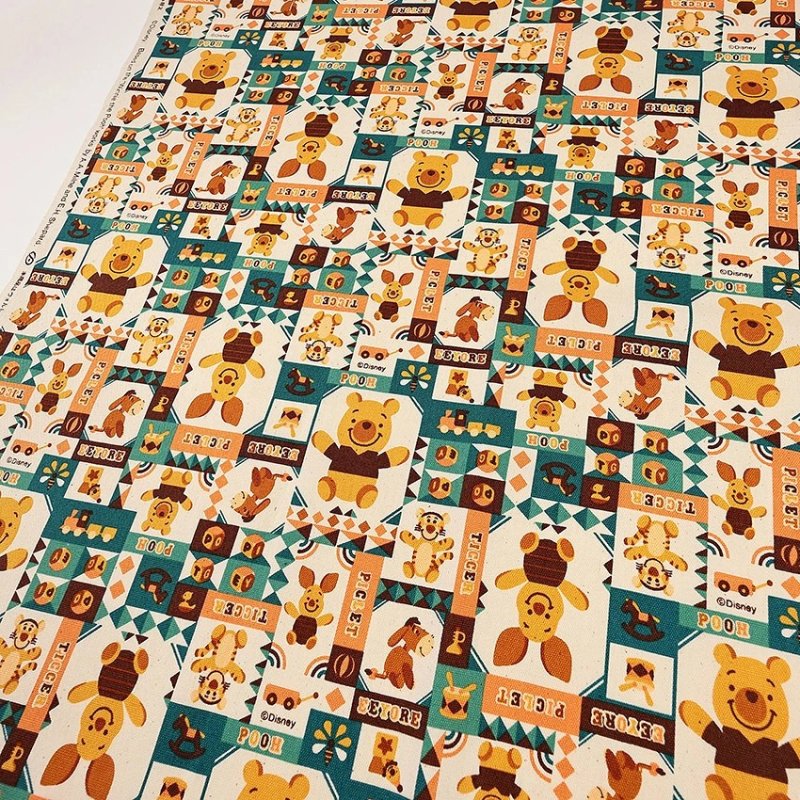 Photo7: 💕Winnie The Pooh【預訂商品（約 20日到港）】🔴日本製｜100% 棉 ~ 牛津布｜Disney 小熊維尼 懷舊復古風的方塊拼布風｜2026年 9月 (7)