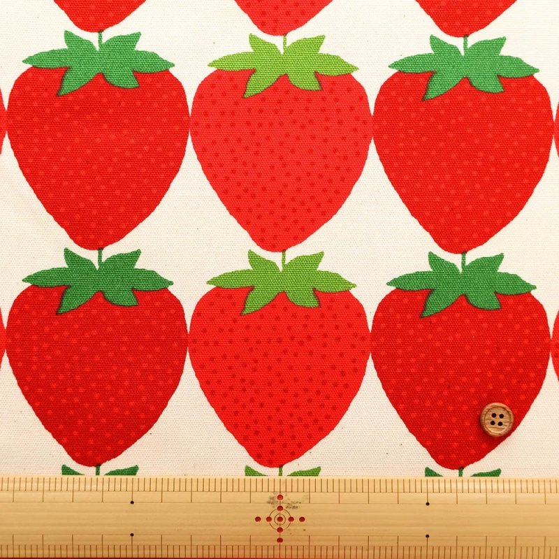 Photo2: 🍓滿滿草莓【日本選物｜預訂商品（約 20 日到港）】🟡日本製｜100% 棉 牛津布｜strawberry 士多啤梨 圖案大約 有 8.5-9cm ｜2026年 9月 (2)