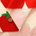 Photo3: 🍓滿滿草莓【日本選物｜預訂商品（約 20 日到港）】🟡日本製｜100% 棉 牛津布｜strawberry 士多啤梨 圖案大約 有 8.5-9cm ｜2026年 9月 (3)
