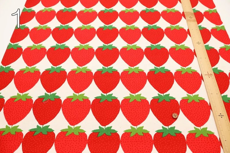 Photo4: 🍓滿滿草莓【日本選物｜預訂商品（約 20 日到港）】🟡日本製｜100% 棉 牛津布｜strawberry 士多啤梨 圖案大約 有 8.5-9cm ｜2026年 9月 (4)